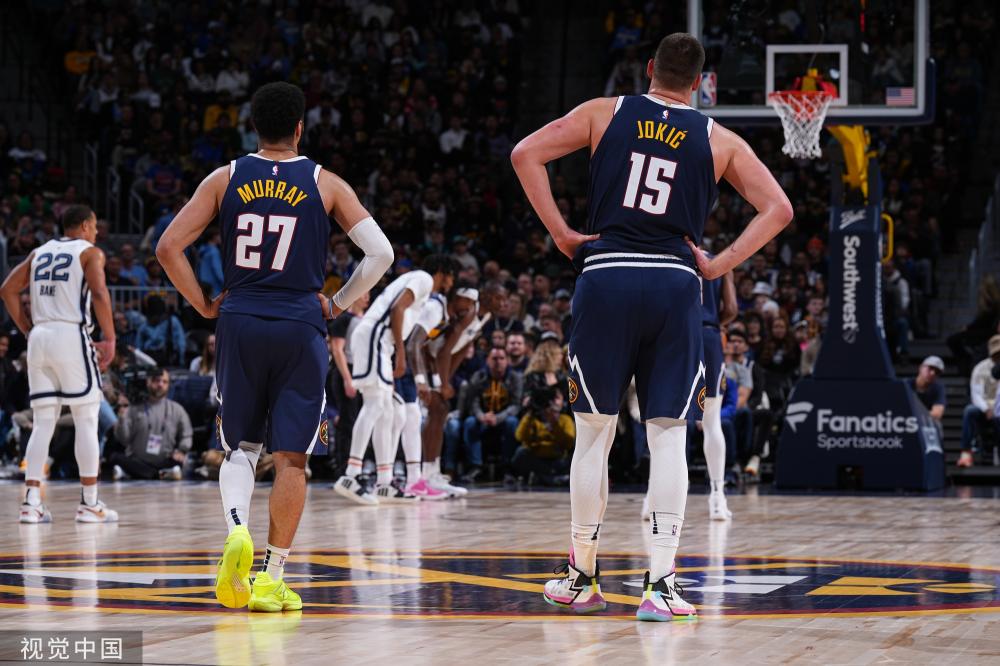 她已经完全 她已经完全