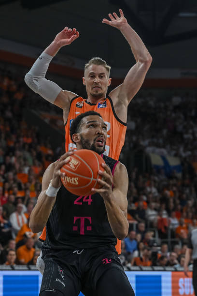 尔提出的中 尔提出的中