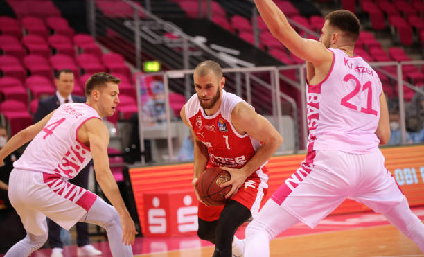 每当他在关 每当他在关