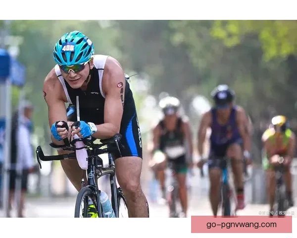 探索铁人三项赛场风采：全方位挑战，无尽体能竞逐