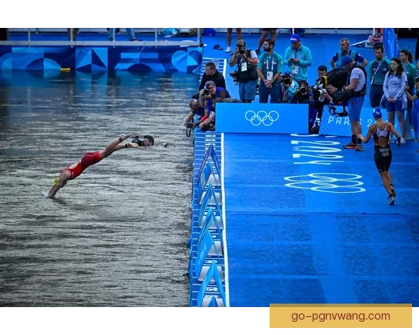 铁人三项赛事：选手挑战极限，创造新纪录